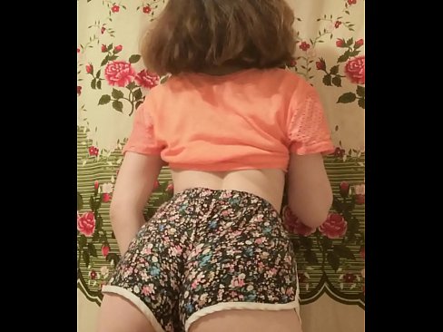 ❤️ Leanabh òg sexy a ’toirt dheth na shorts aice air a’ chamara ❤️  Porno fb  leinn  ❤